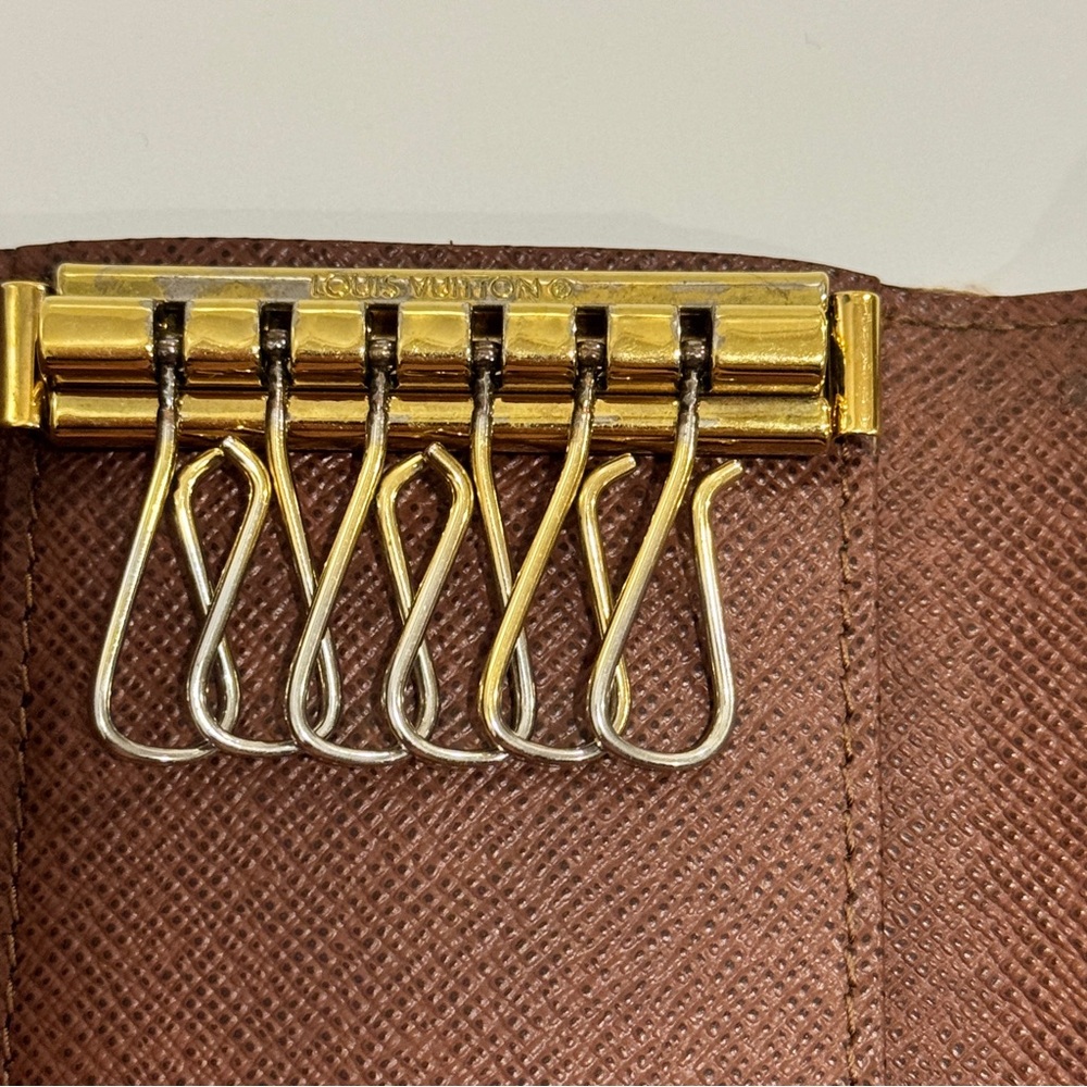 Louis Vuitton Monogram 6 Key Holder M62630 - Picture 11 of 15